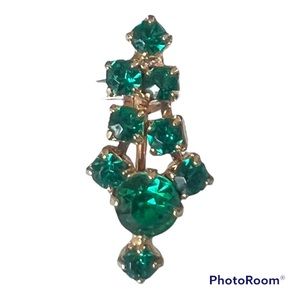 Screw style back vintage earrings